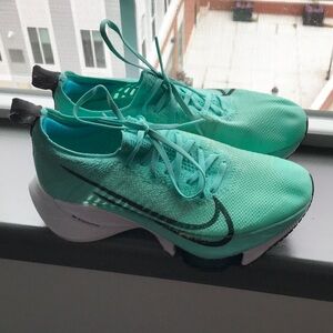 Nike Air Zoom Tempo Next% Flyknit